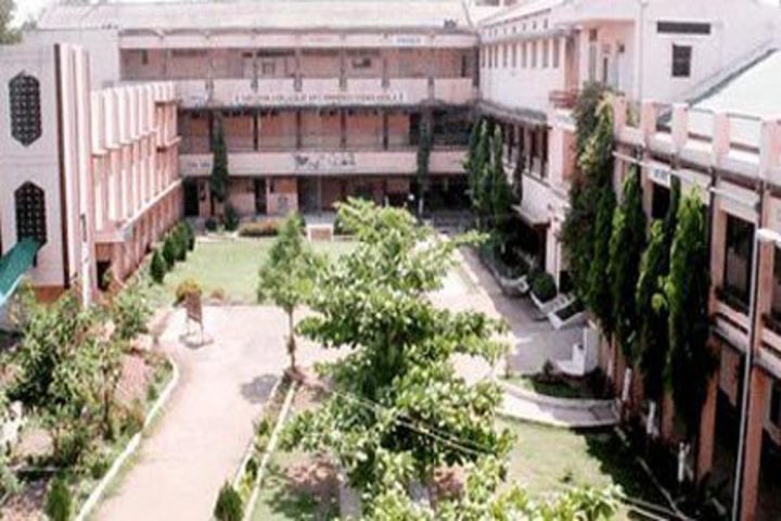 https://cache.careers360.mobi/media/colleges/social-media/media-gallery/17546/2018/12/14/Campus View of Shri Shivaji College of Arts Commerce and Science Akola_Campus-View.jpg